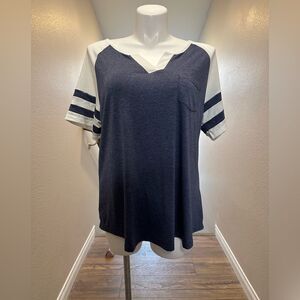 Vislily Woman’s Jersey Top NWT Blue White 18W